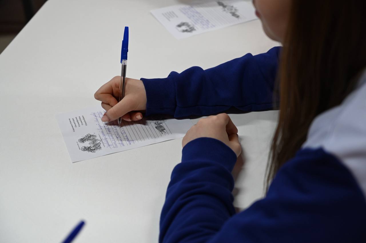 Волонтеры Подмосковья из Домодедово написали письма для защитников Родины Волонтеры Подмосковья из Домодедово написали письма для защитников Родины