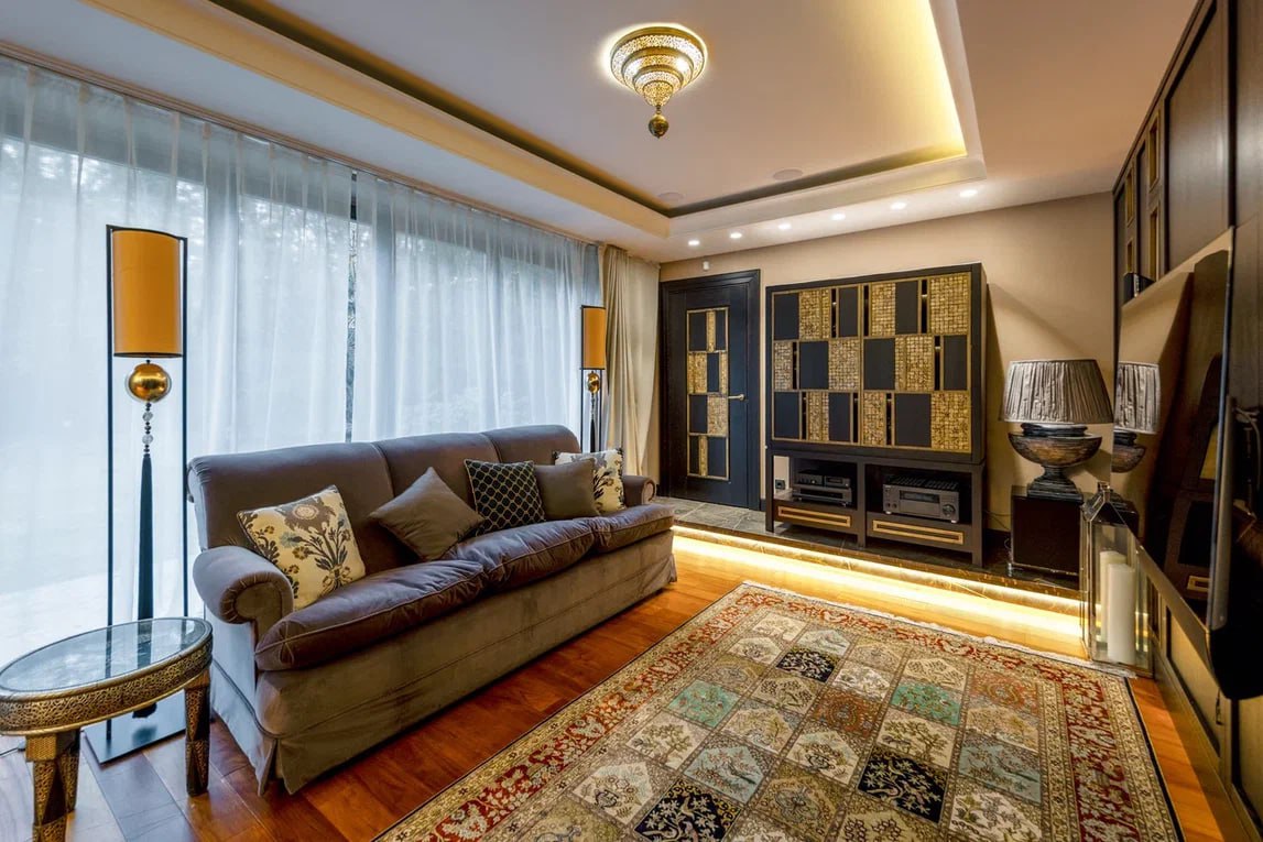 Стивен Сигал продает свой особняк на Рублёво-Успенском шоссе Стивен Сигал продает свой особняк на Рублёво-Успенском шоссе