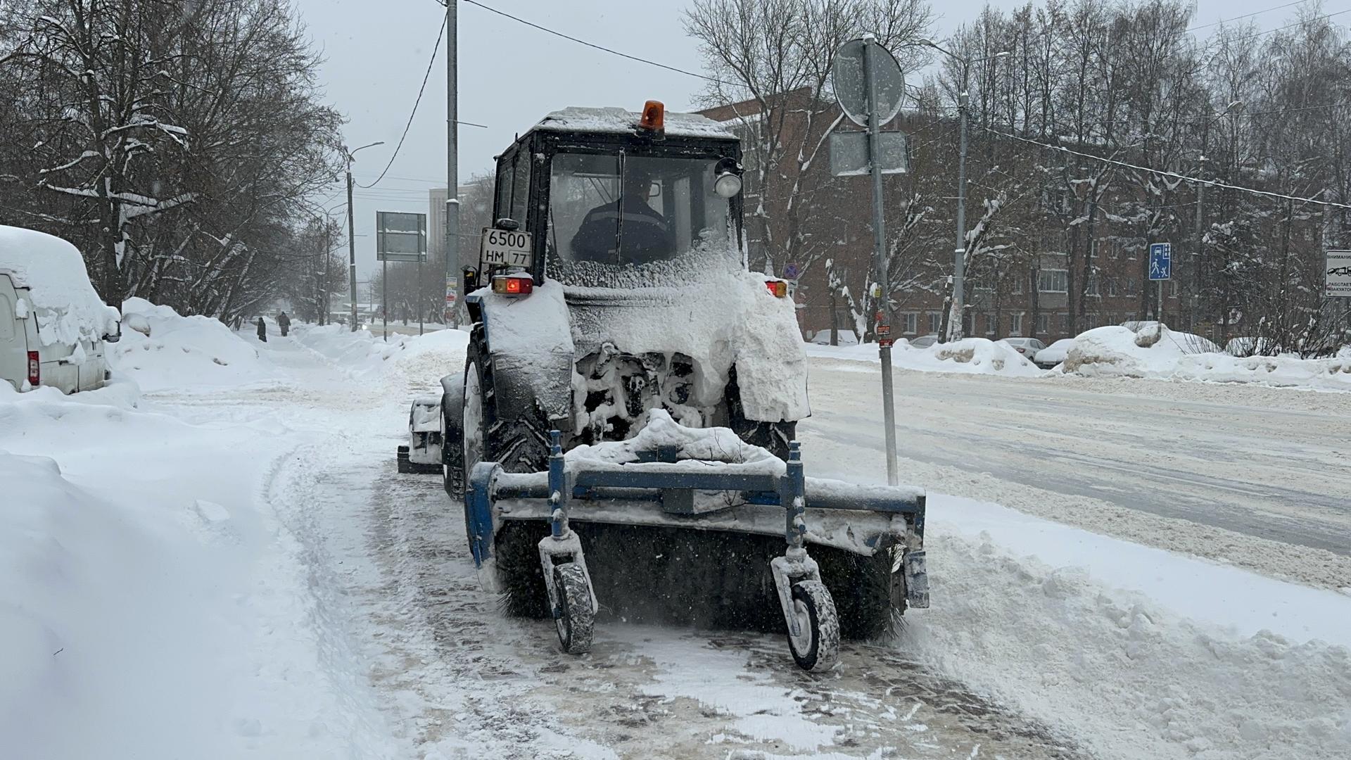 Домодедовские коммунальщики ликвидируют последствия снегопада