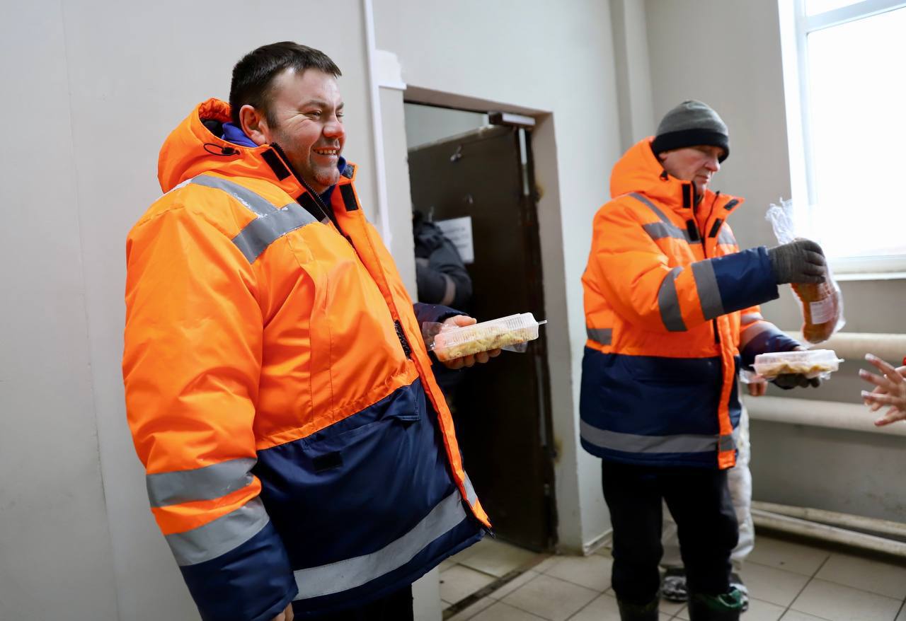 Константин Михальков: С гордостью наблюдаю, как на помощь коммунальщикам приходят сотни добрых рук Константин Михальков: С гордостью наблюдаю, как на помощь коммунальщикам приходят сотни добрых рук