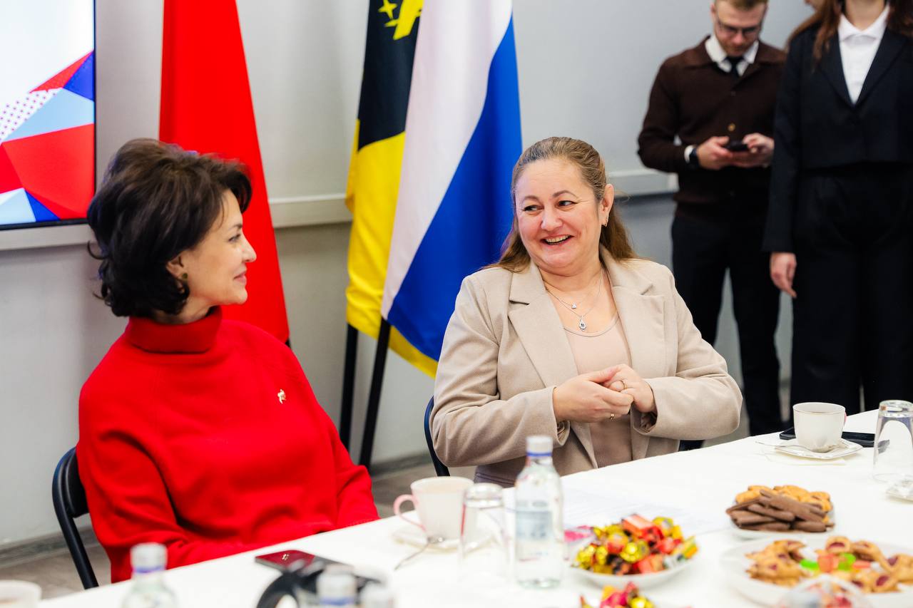 Инна Федотова встретилась с волонтёрами и добровольцами Химок Инна Федотова встретилась с волонтёрами и добровольцами Химок