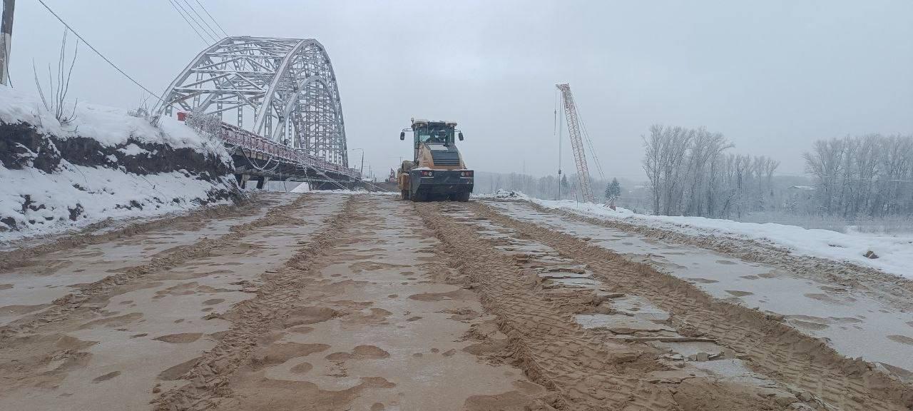 На Рогачевском мосту строители приступили к укрупнительной сборке металлоконструкций