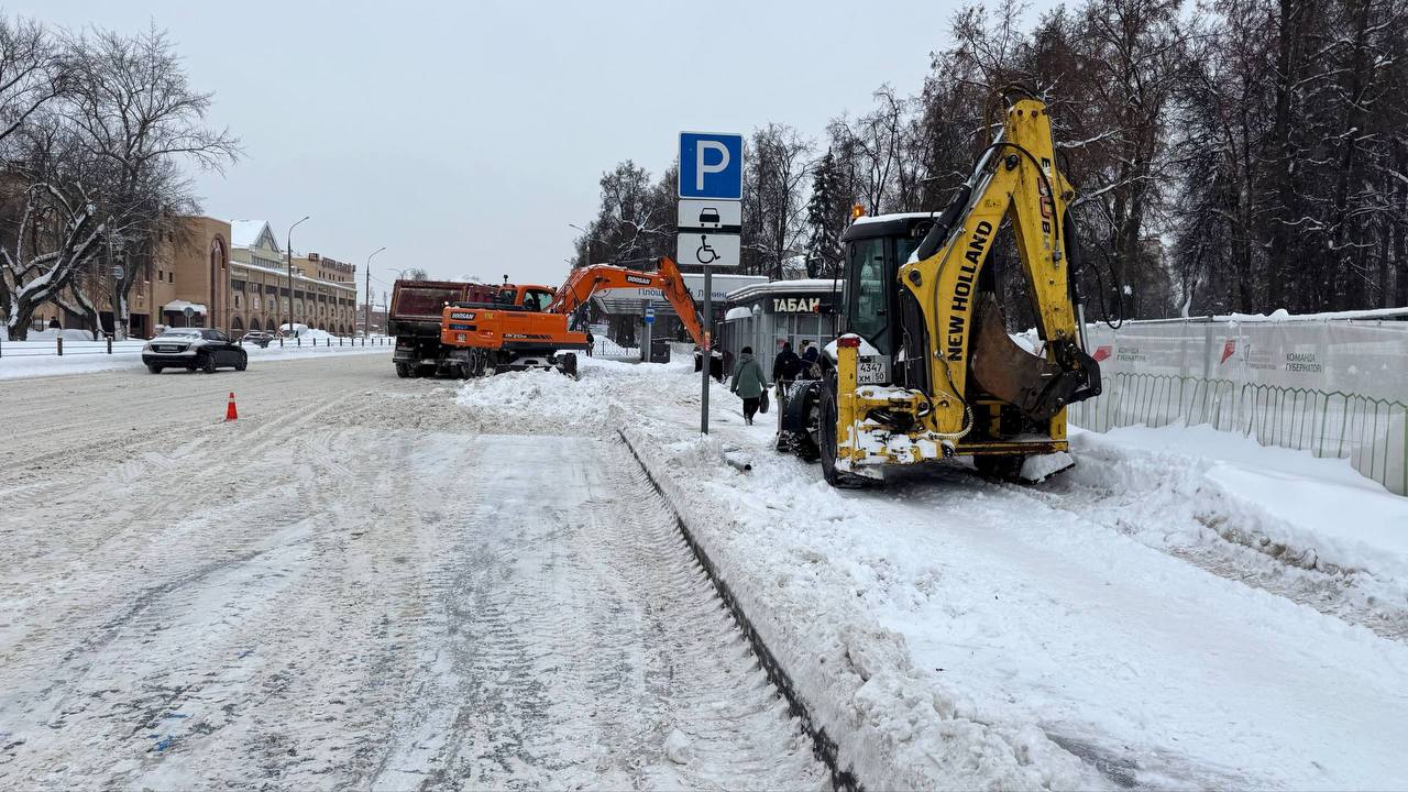 Григорий Артамонов: Продолжаем борьбу с последствиями снегопада в круглосуточном режиме Григорий Артамонов: Продолжаем борьбу с последствиями снегопада в круглосуточном режиме