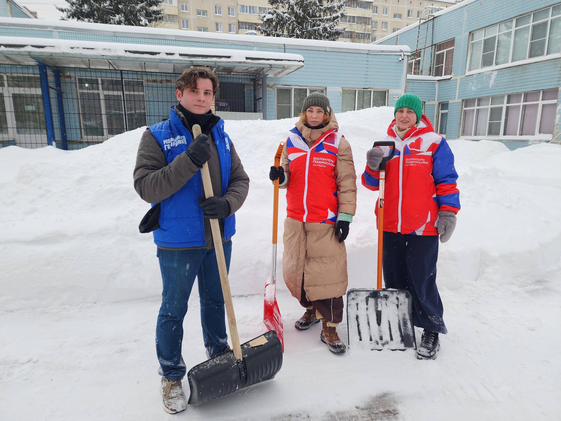 Константин Михальков: С гордостью наблюдаю, как на помощь коммунальщикам приходят сотни добрых рук Константин Михальков: С гордостью наблюдаю, как на помощь коммунальщикам приходят сотни добрых рук