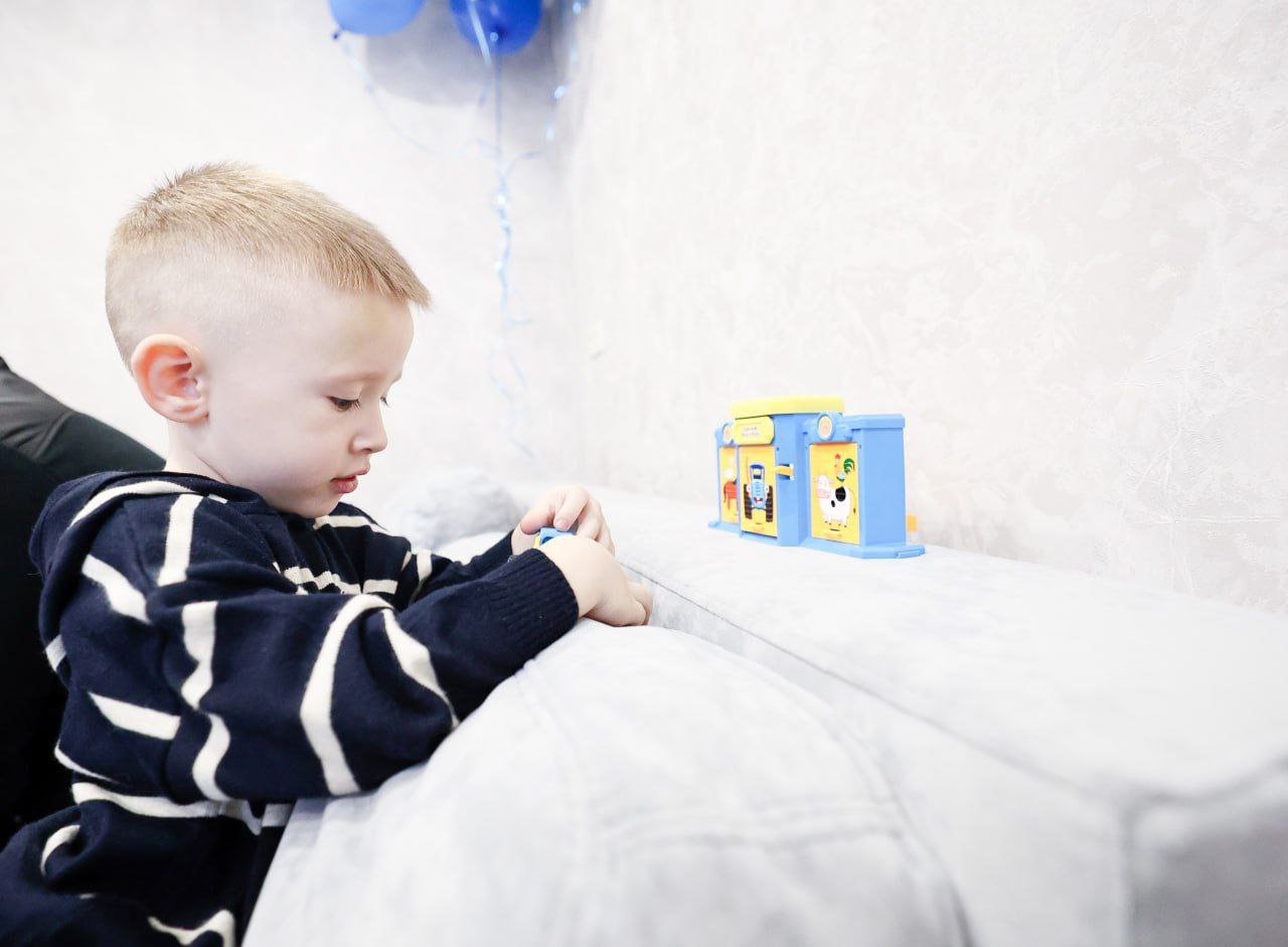 Дмитрий Волков: Навестил семью нашего Героя – Станислава, который, исполнив свой долг в зоне спецоперации, сегодня продолжает дело ратного служения Родине уже в Красногорском военкомате Дмитрий Волков: Навестил семью нашего Героя – Станислава, который, исполнив свой долг в зоне спецоперации, сегодня продолжает дело ратного служения Родине уже в Красногорском военкомате