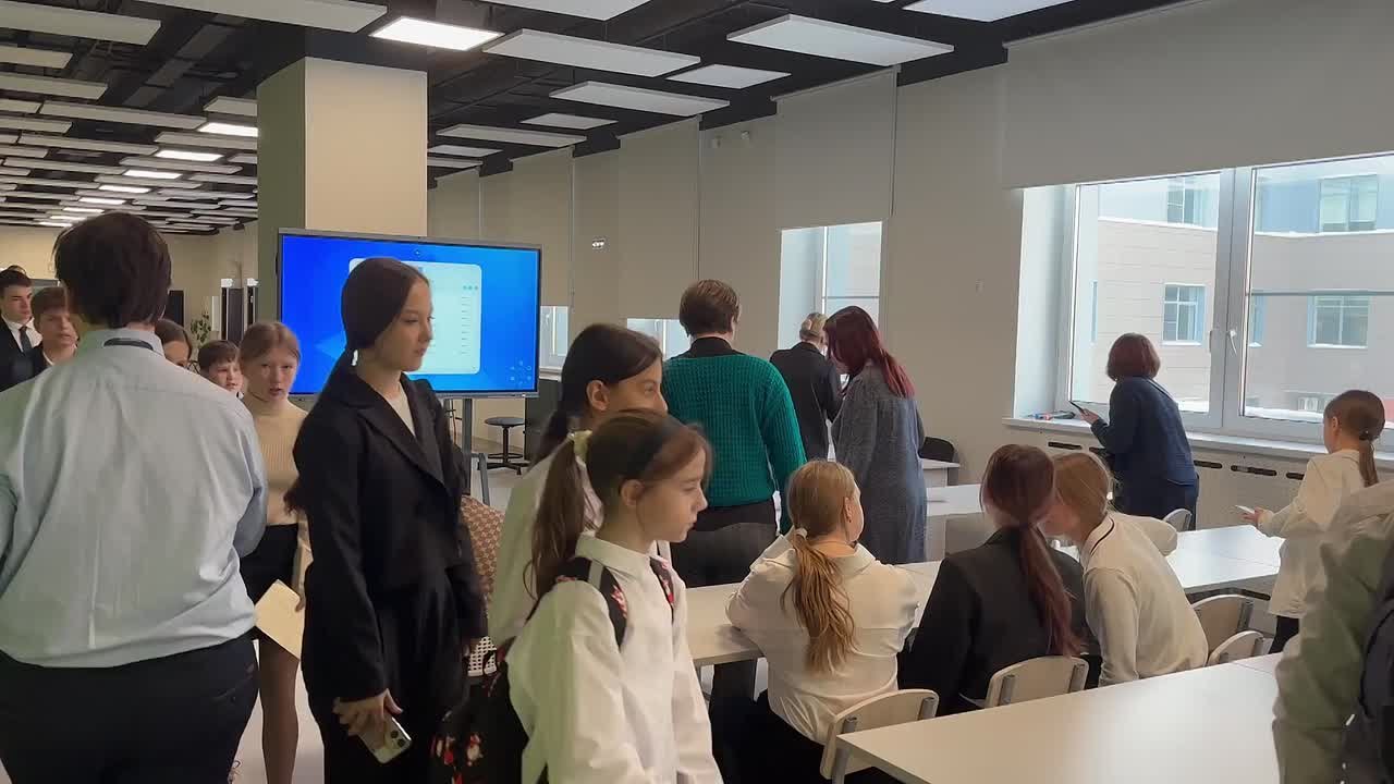 В День полного освобождения Ленинграда от фашистской блокады партийцы Богородского округа провели Уроки мужества в школах