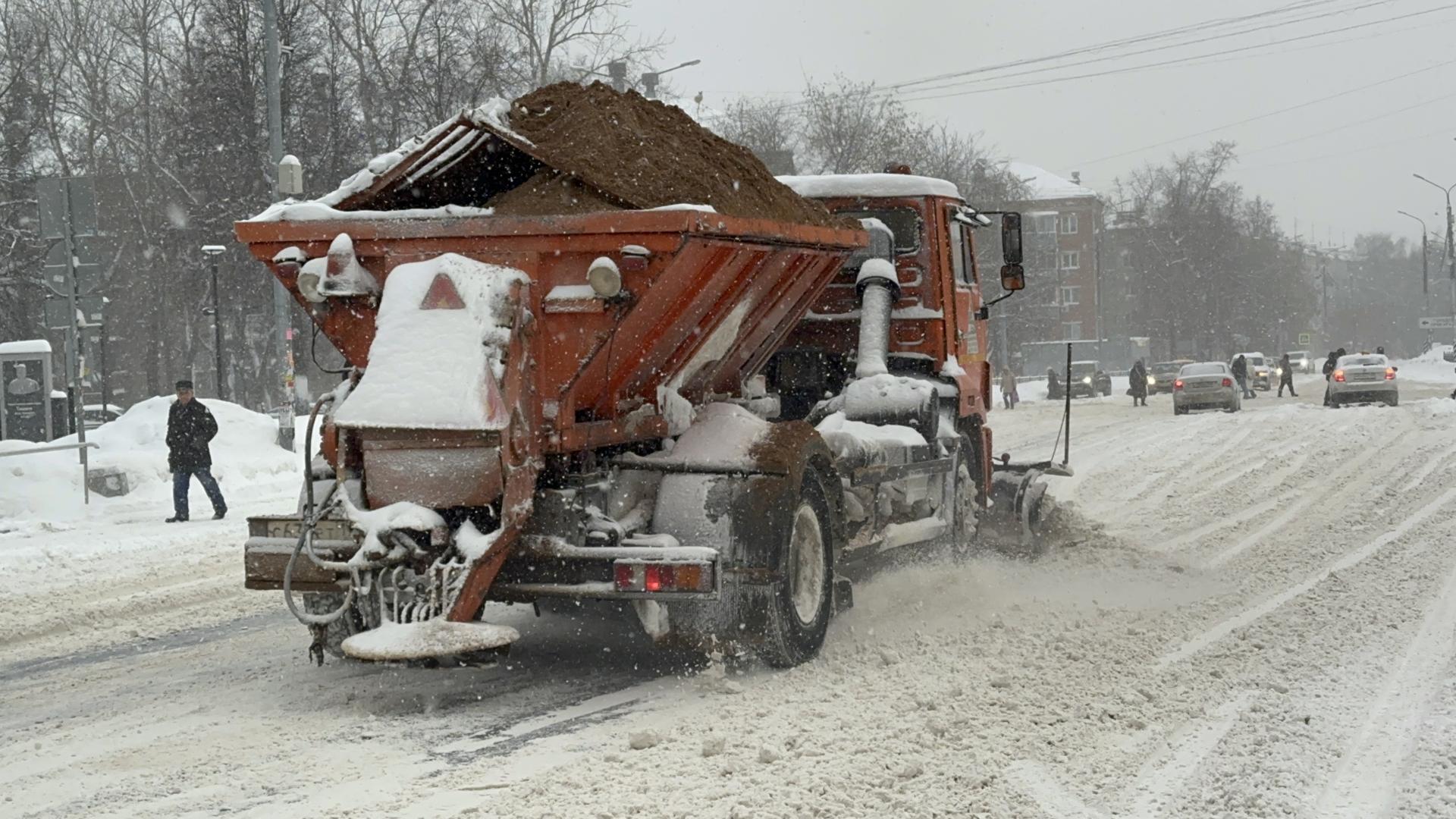 Домодедовские коммунальщики ликвидируют последствия снегопада Домодедовские коммунальщики ликвидируют последствия снегопада