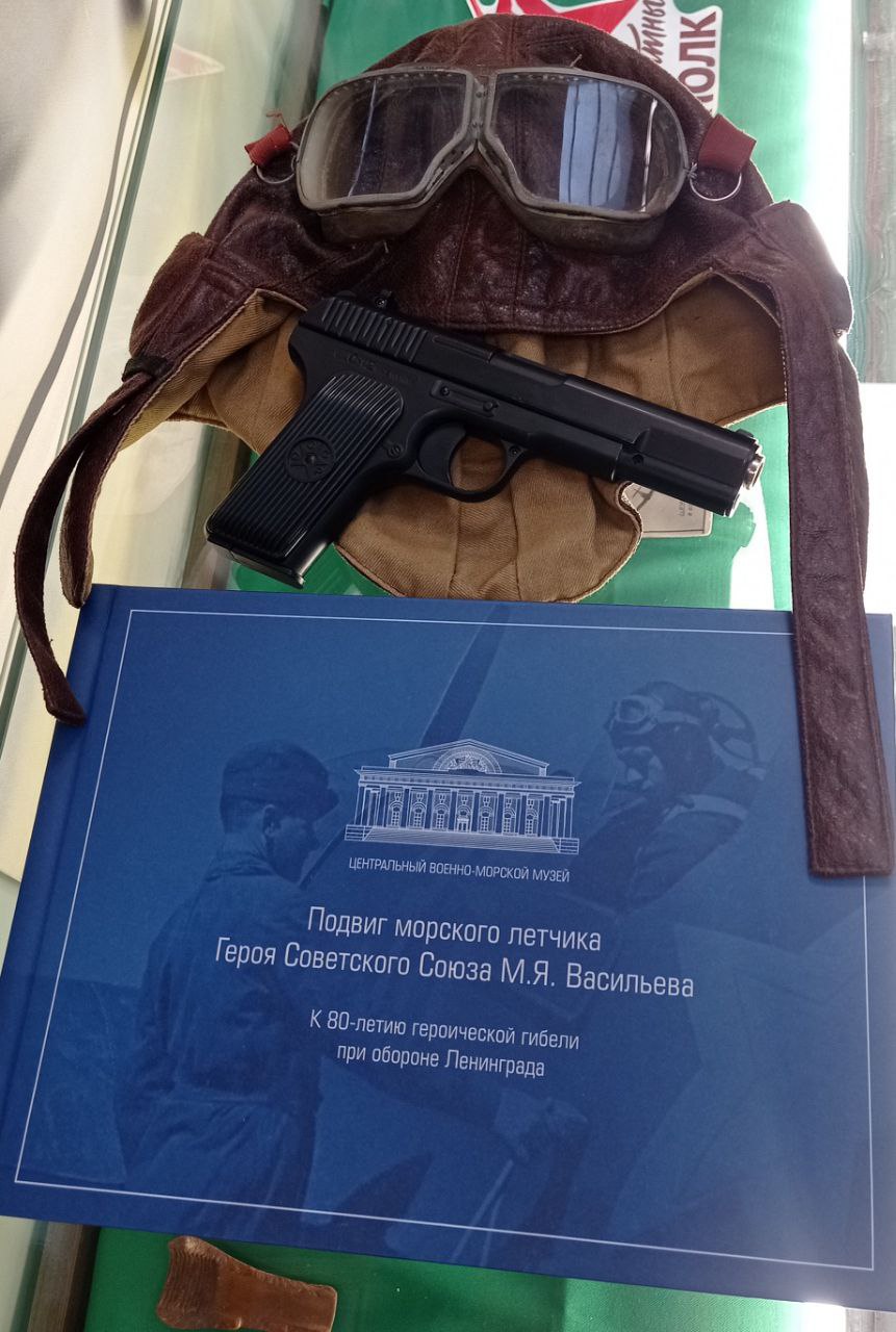 В музее авиации «Герои неба» образовательного центра «Лидер» для школьников провели экскурсию по выставке, посвящённой полному снятию блокады с Ленинграда В музее авиации «Герои неба» образовательного центра «Лидер» для школьников провели экскурсию по выставке, посвящённой полному снятию блокады с Ленинграда