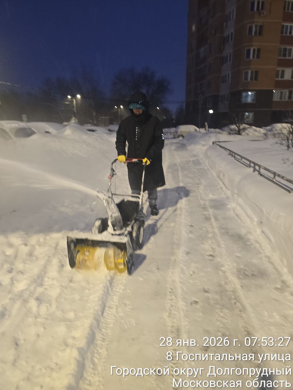Снегопад, день второй: в Долгопрудном работы по очистке городских территорий не прекращаются Снегопад, день второй: в Долгопрудном работы по очистке городских территорий не прекращаются