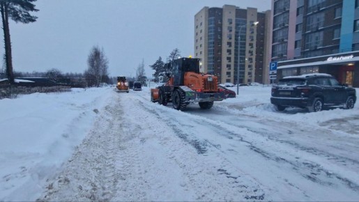В Дубне коммунальщики начинают чистить парковки