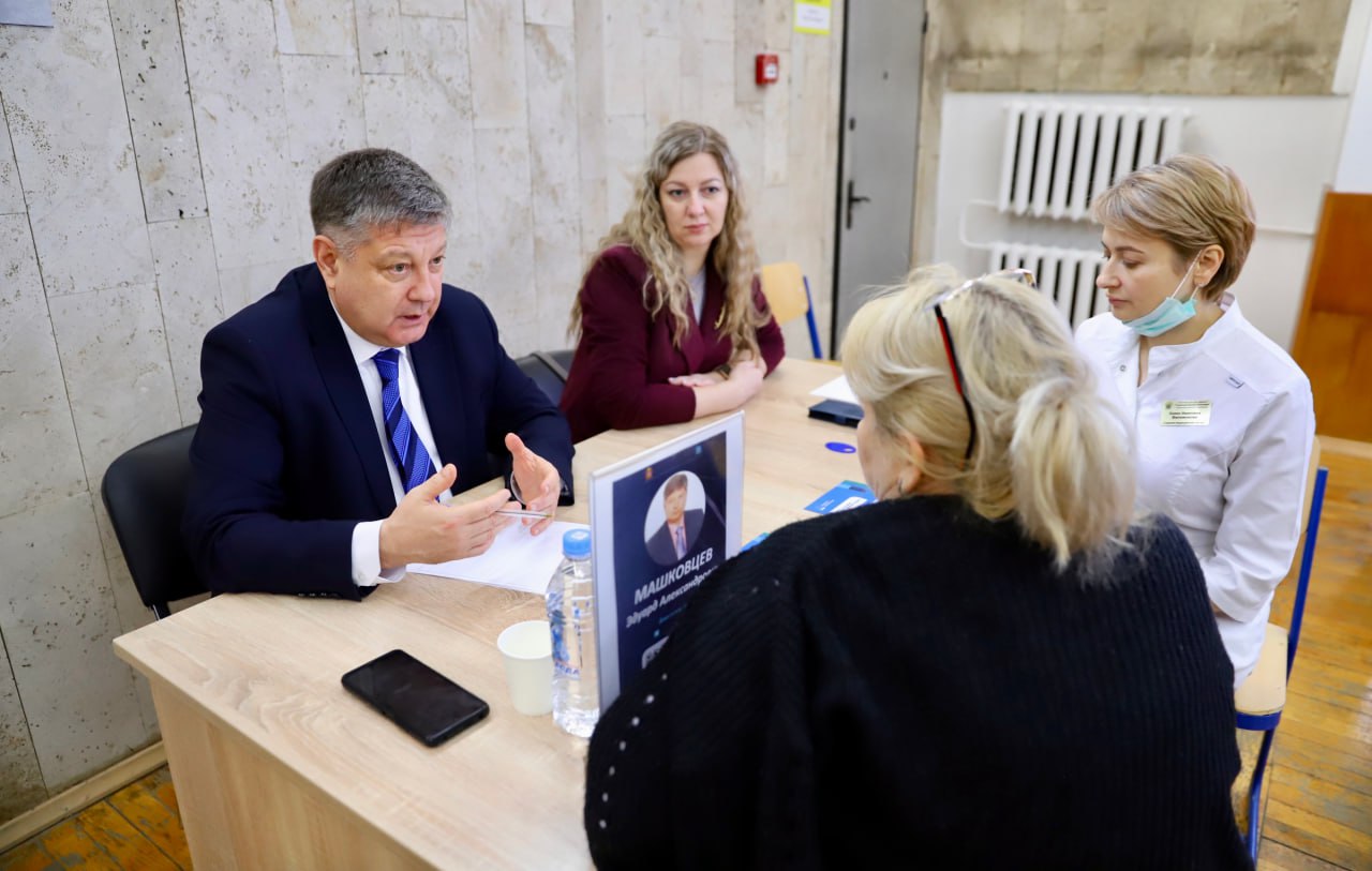 Константин Михальков: Сегодня мы провели выездную администрацию в Солнечногорской больнице вместе с главврачом и депутатом «Единой России» Ларисой Борисовой Константин Михальков: Сегодня мы провели выездную администрацию в Солнечногорской больнице вместе с главврачом и депутатом «Единой России» Ларисой Борисовой