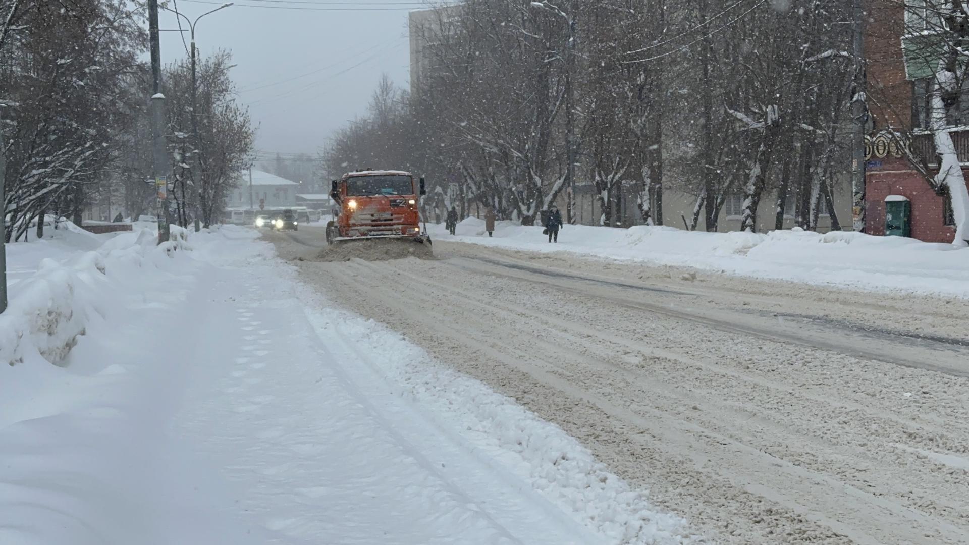 Домодедовские коммунальщики ликвидируют последствия снегопада Домодедовские коммунальщики ликвидируют последствия снегопада