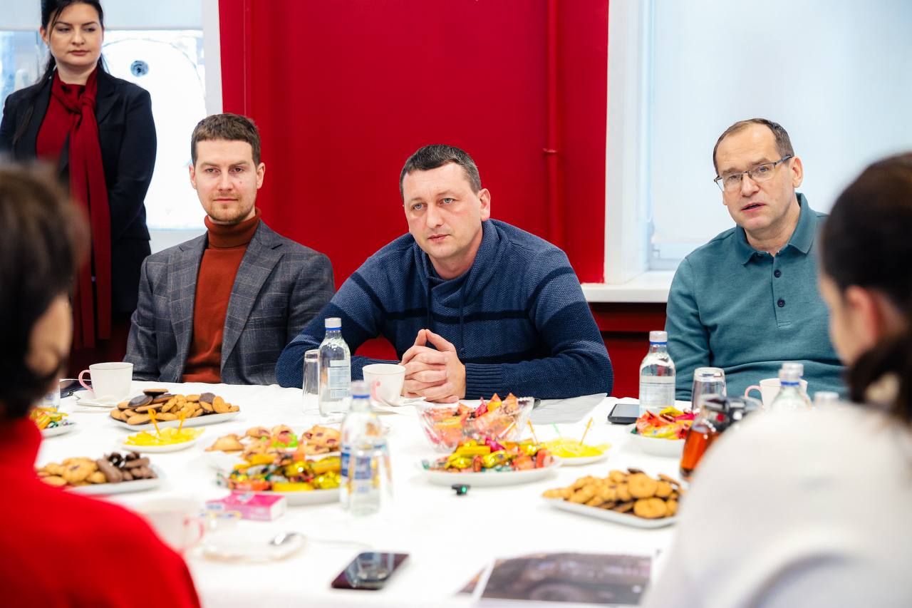 Инна Федотова встретилась с волонтёрами и добровольцами Химок Инна Федотова встретилась с волонтёрами и добровольцами Химок