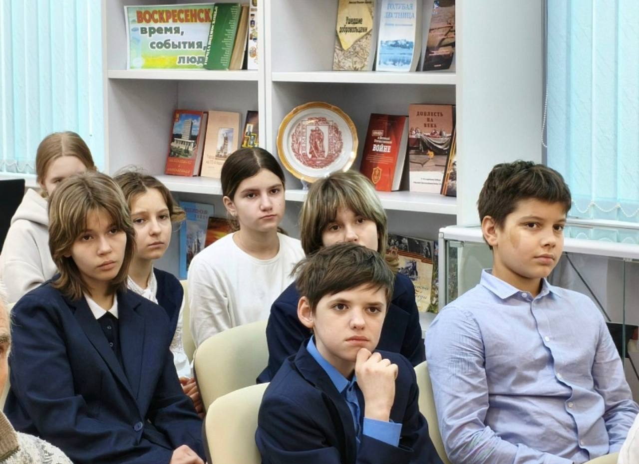 27 января в отделе краеведения Центральной библиотеки им. Инны Гофф для учащихся лицея им. Героя Советского Союза Стрельцова П.В. провели урок мужества «Ленинград. Блокада. Память» 27 января в отделе краеведения Центральной библиотеки им. Инны Гофф для учащихся лицея им. Героя Советского Союза Стрельцова П.В. провели урок мужества «Ленинград. Блокада. Память»