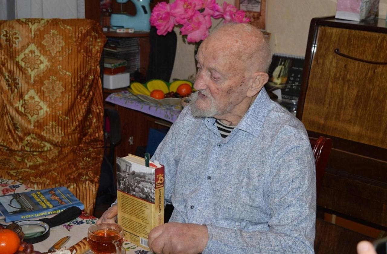 27 января, в памятный день годовщины освобождения Ленинграда, активисты местного отделения Всероссийского общественного движения «Волонтёры Победы» города Белоозёрский г. о. Воскресенск посетили Владимира Фёдоровича... 27 января, в памятный день годовщины освобождения Ленинграда, активисты местного отделения Всероссийского общественного движения «Волонтёры Победы» города Белоозёрский г. о. Воскресенск посетили Владимира Фёдоровича...