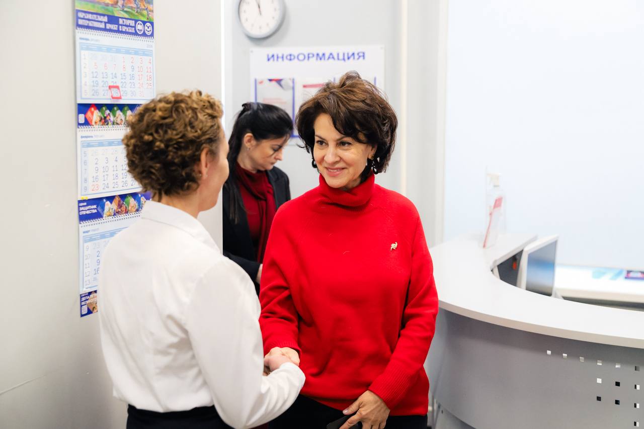 Инна Федотова встретилась с волонтёрами и добровольцами Химок Инна Федотова встретилась с волонтёрами и добровольцами Химок