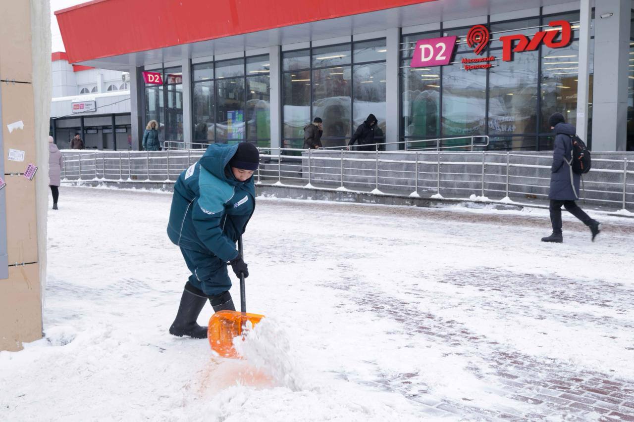 Григорий Артамонов: Продолжаем борьбу с последствиями снегопада в круглосуточном режиме Григорий Артамонов: Продолжаем борьбу с последствиями снегопада в круглосуточном режиме