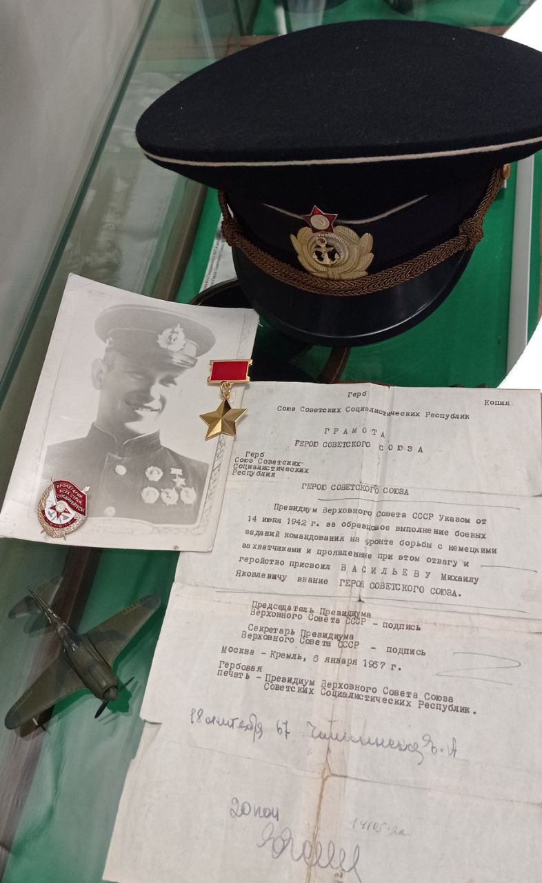 В музее авиации «Герои неба» образовательного центра «Лидер» для школьников провели экскурсию по выставке, посвящённой полному снятию блокады с Ленинграда В музее авиации «Герои неба» образовательного центра «Лидер» для школьников провели экскурсию по выставке, посвящённой полному снятию блокады с Ленинграда