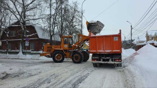 В Городском округе Серпухов продолжается уборка снега во дворах