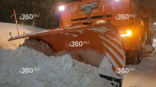 «Ночной фронт» Подмосковья: как регион сражался со снегом в темное время суток