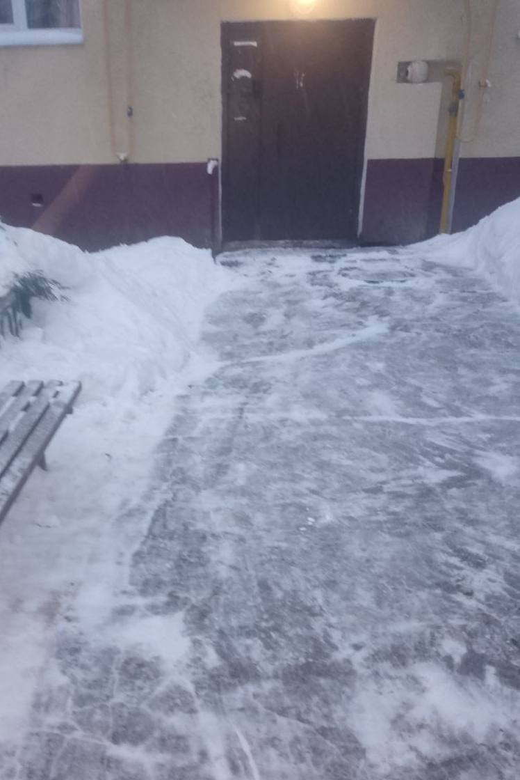 Погода продолжает преподносить сюрпризы, но наши дворники продолжают работать! Они очищают дворовые территории, чтобы обеспечить чистоту и комфорт Погода продолжает преподносить сюрпризы, но наши дворники продолжают работать! Они очищают дворовые территории, чтобы обеспечить чистоту и комфорт