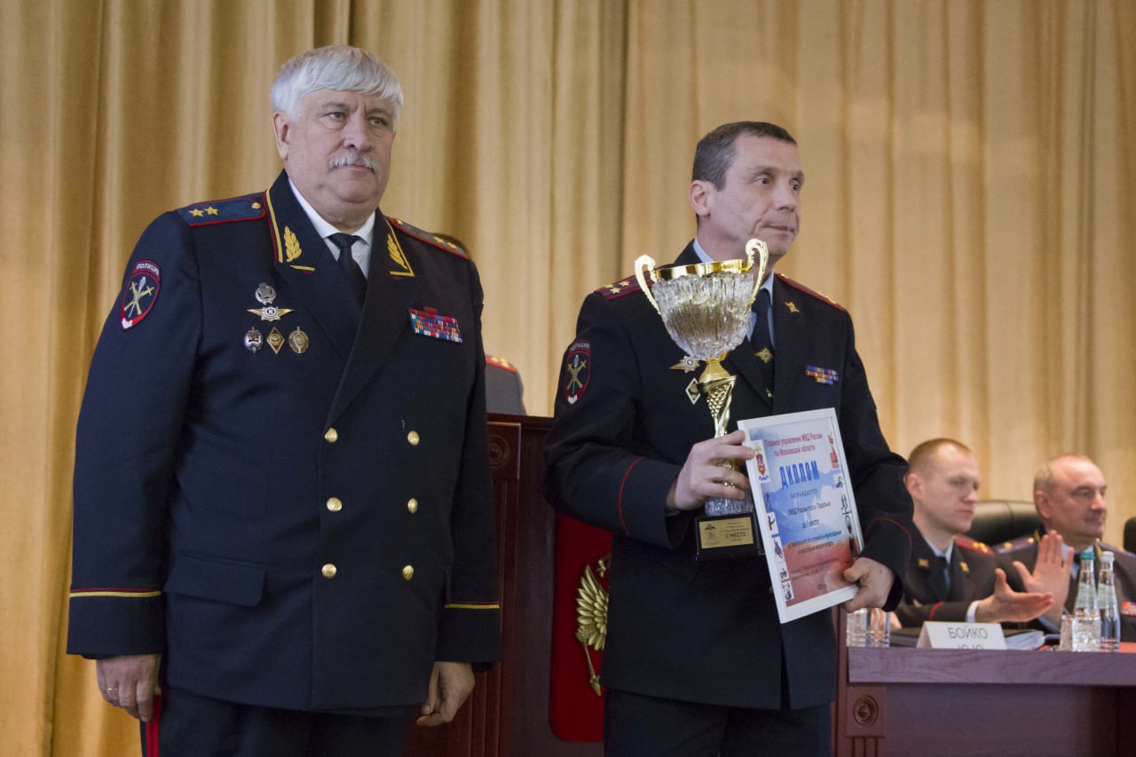 В ходе заседания коллегии ГУ МВД России по Московской области по вопросам оперативно-служебной деятельности за 2025 год начальник подмосковного Главка генерал-лейтенант полиции Виктор Пауков наградил сотрудников полиции... В ходе заседания коллегии ГУ МВД России по Московской области по вопросам оперативно-служебной деятельности за 2025 год начальник подмосковного Главка генерал-лейтенант полиции Виктор Пауков наградил сотрудников полиции...