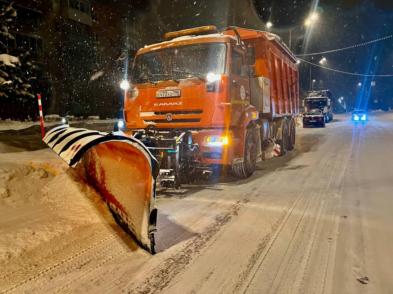 В Подмосковье очистка дорог от снега продолжалась всю ночь В Подмосковье очистка дорог от снега продолжалась всю ночь