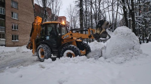 В Черноголовке вторые сутки борются с последствиями обильного снегопада