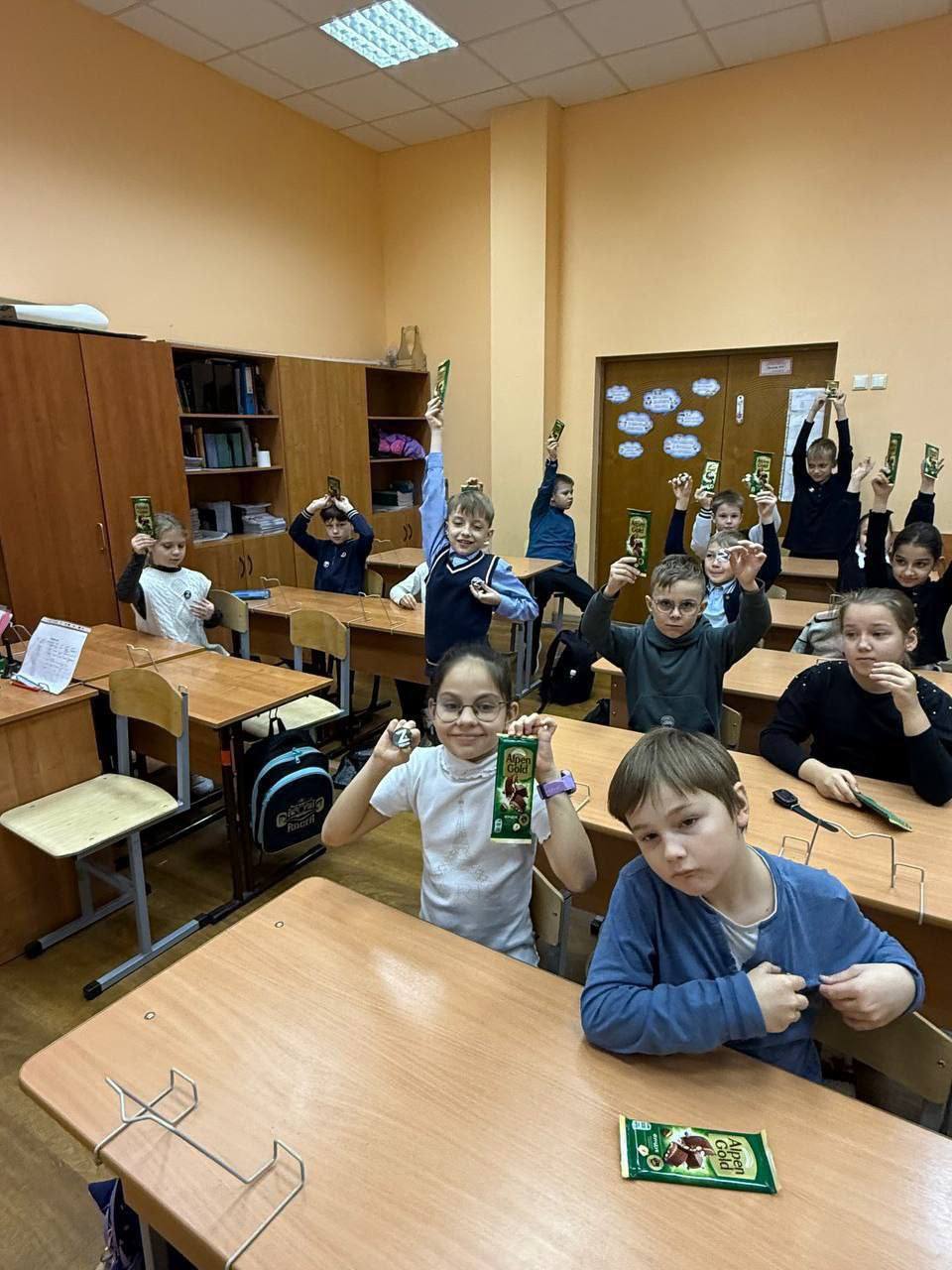 Член Ассоциации ветеранов СВО встретилась со школьниками Балашихи Член Ассоциации ветеранов СВО встретилась со школьниками Балашихи