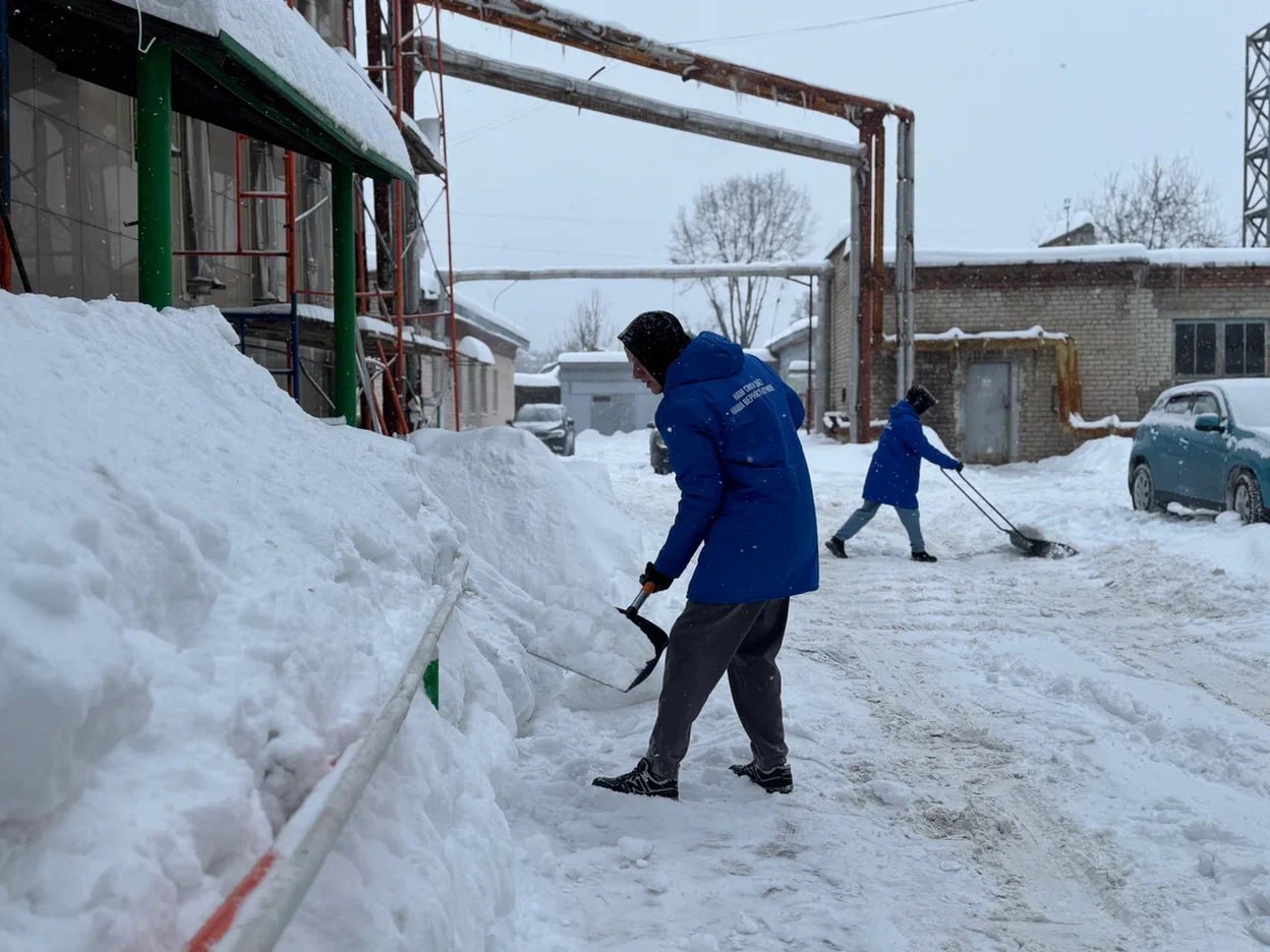 Мощнейший циклон обрушил на Московскую область беспрецедентное количество осадков - активисты «Молодой Гвардии» Богородского округа решили не оставаться в стороне и вышли на помощь жителям муниципалитета Мощнейший циклон обрушил на Московскую область беспрецедентное количество осадков - активисты «Молодой Гвардии» Богородского округа решили не оставаться в стороне и вышли на помощь жителям муниципалитета