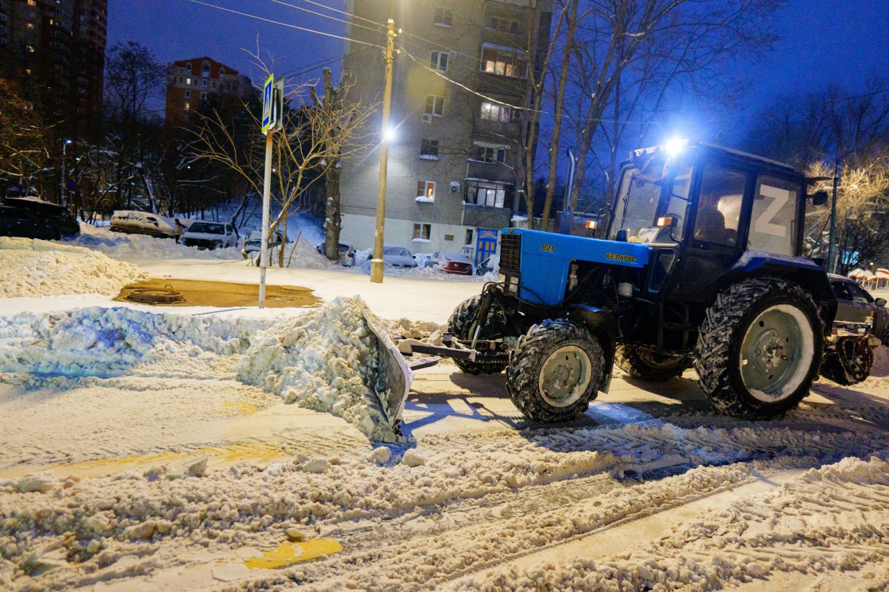 В Подмосковье очистка дорог от снега продолжалась всю ночь В Подмосковье очистка дорог от снега продолжалась всю ночь