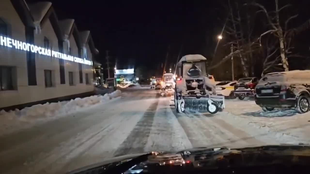 Константин Михальков: Работаем, пока город спит. Чтобы ваш день начинался с чистых дорог и тротуаров, наша спецтехника выходит на улицы ночью