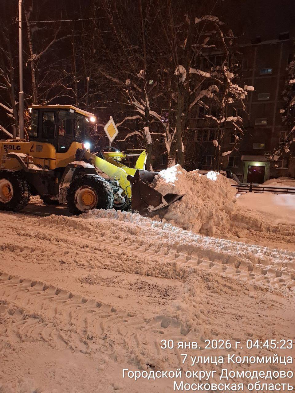 Снегопады завершились, но уборка снега продолжается до полной ликвидации последствий непогоды Снегопады завершились, но уборка снега продолжается до полной ликвидации последствий непогоды