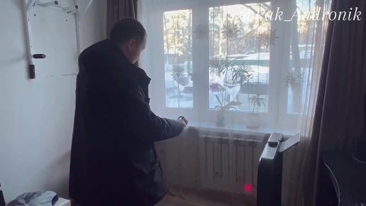 Лично прошел по квартирам в домах, где возобновлена подача теплоносителя