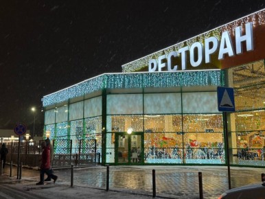 Более километра гирлянд использовал гипермаркет для украшения своего торгового объекта в Подольске