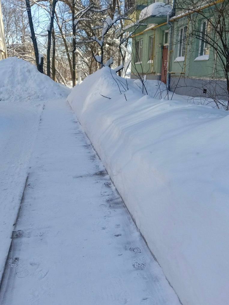 Коммунальщики Химок убирают дороги и улицы города Коммунальщики Химок убирают дороги и улицы города