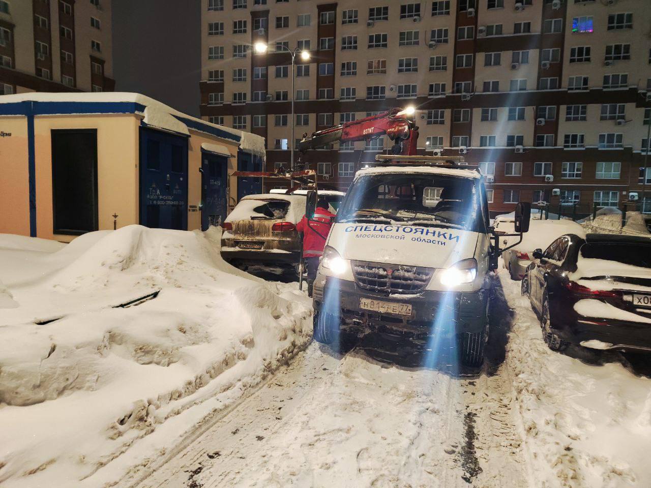 На территории Ленинского городского округа продолжается активная работа по эвакуации транспортных средств, припаркованных с нарушениями и препятствующих работе снегоуборочной техники На территории Ленинского городского округа продолжается активная работа по эвакуации транспортных средств, припаркованных с нарушениями и препятствующих работе снегоуборочной техники