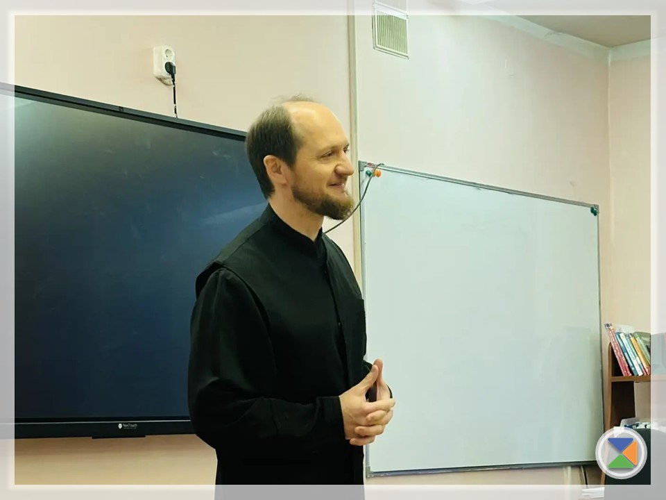 РАЗГОВОРЫ СО СВЯЩЕННИКОМ. Наша школа продолжает цикл глубоких и важных встреч в рамках проекта «Разговоры со священником» РАЗГОВОРЫ СО СВЯЩЕННИКОМ. Наша школа продолжает цикл глубоких и важных встреч в рамках проекта «Разговоры со священником»