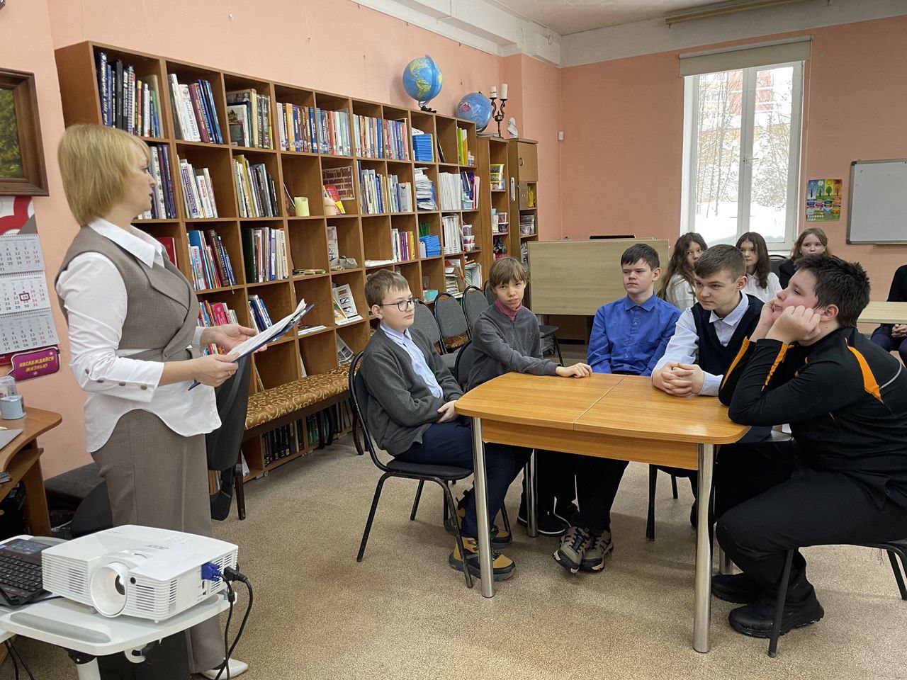 О героической обороне Ленинграда в годы Великой Отечественной войны в форме патриотической игры узнали чеховские школьники Историческая игра «Город мужества и славы» состоялась в Детской библиотеке для детей города Чехова 29...