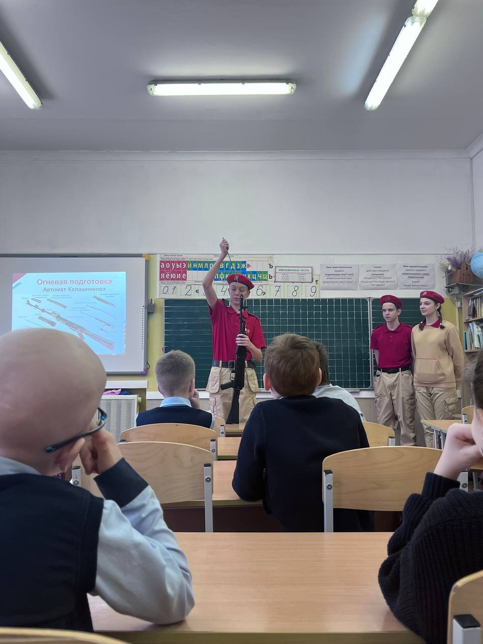 Юнармейский отряд «Комета»: урок мастерства для младших классов в лицее №4 Юнармейский отряд «Комета»: урок мастерства для младших классов в лицее №4