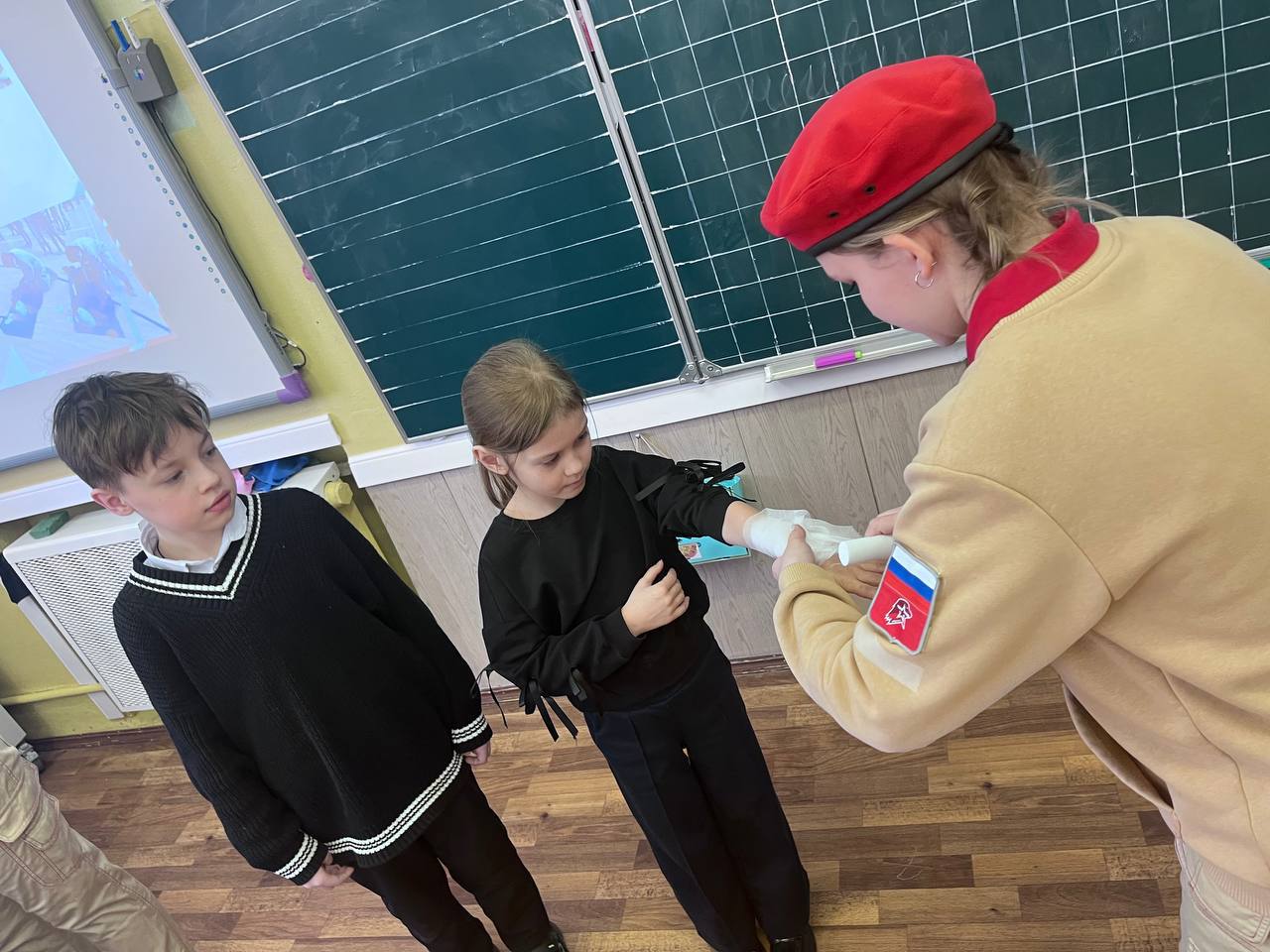 Юнармейский отряд «Комета»: урок мастерства для младших классов в лицее №4 Юнармейский отряд «Комета»: урок мастерства для младших классов в лицее №4