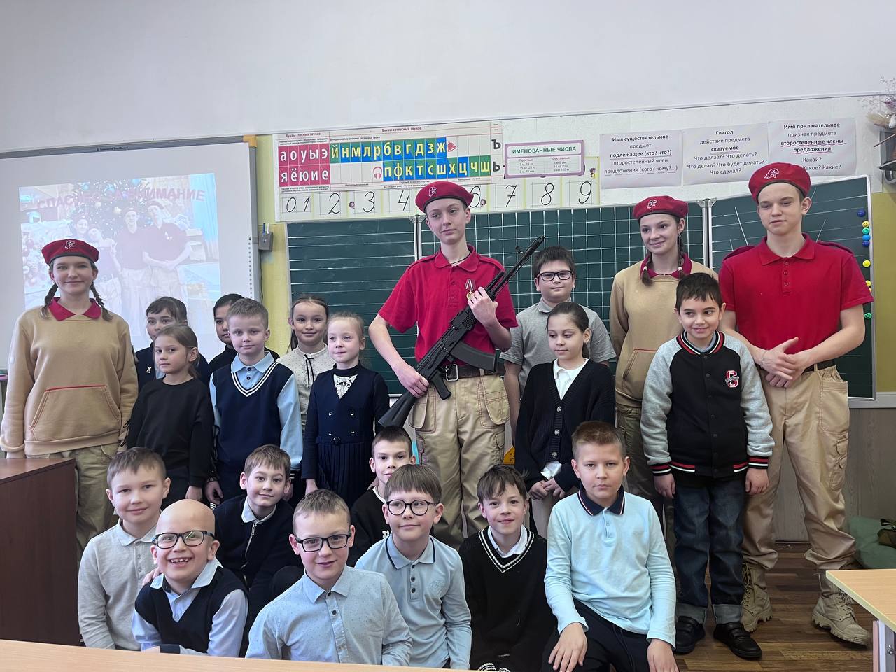 Юнармейский отряд «Комета»: урок мастерства для младших классов в лицее №4
