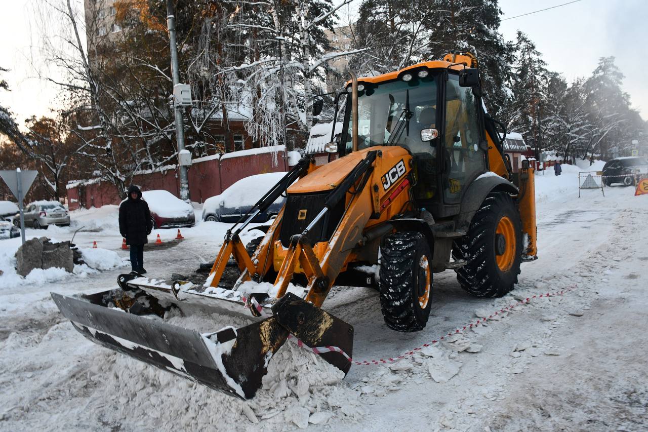Авария на теплосети на пересечении улиц Семашко и Дзержинского устранена Авария на теплосети на пересечении улиц Семашко и Дзержинского устранена