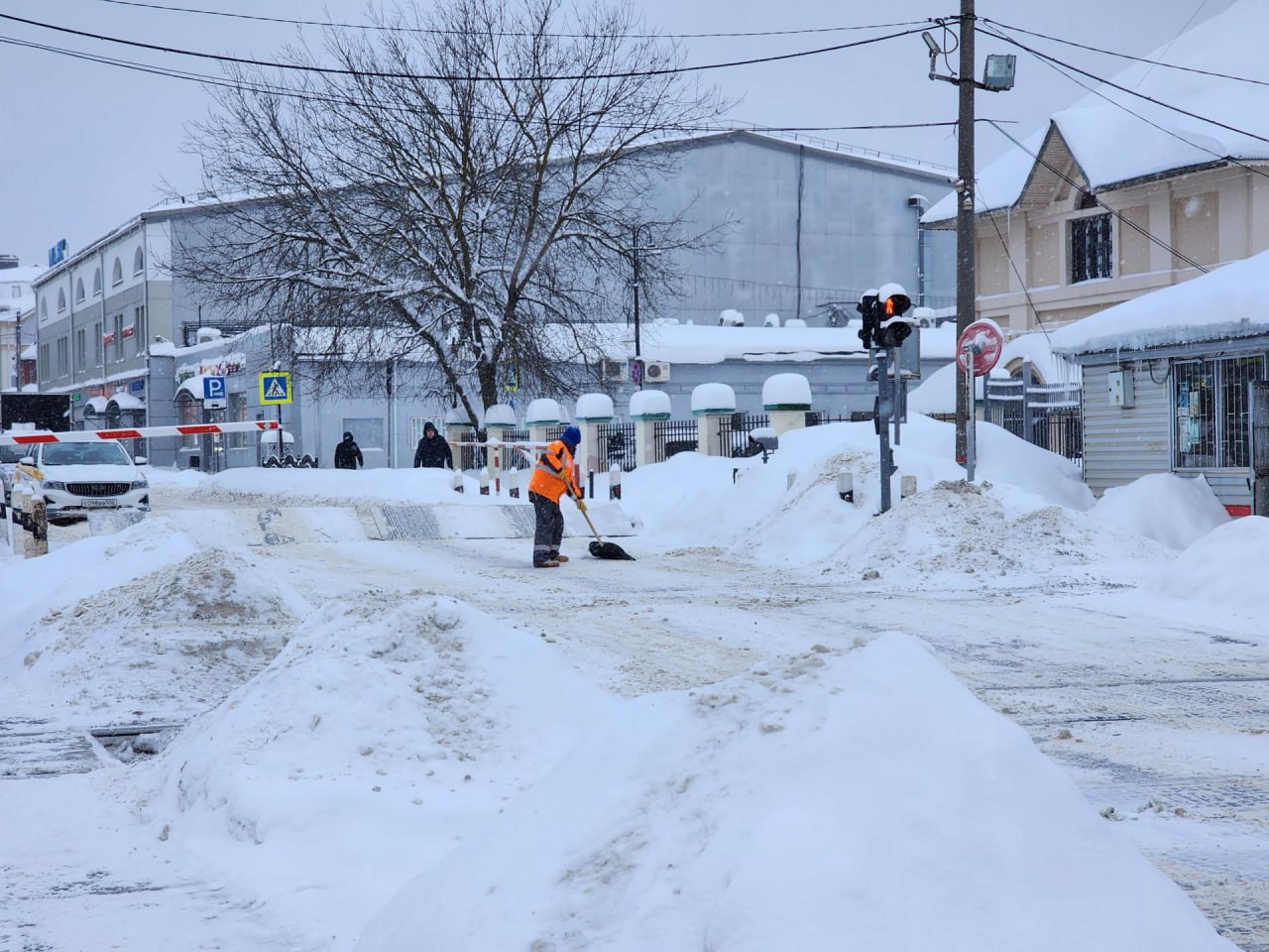 В Сергиевом Посаде работники РЖД круглосуточно расчищают железнодорожные пути В Сергиевом Посаде работники РЖД круглосуточно расчищают железнодорожные пути