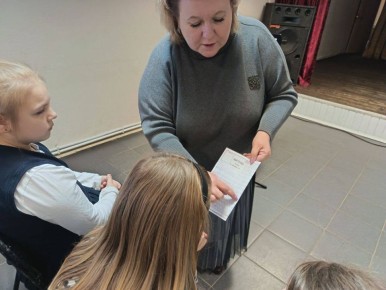 В доме культуры «Радуга» прошла беседа с подростками «О героях былых времен», посвященная Дню снятия блокады Ленинграда