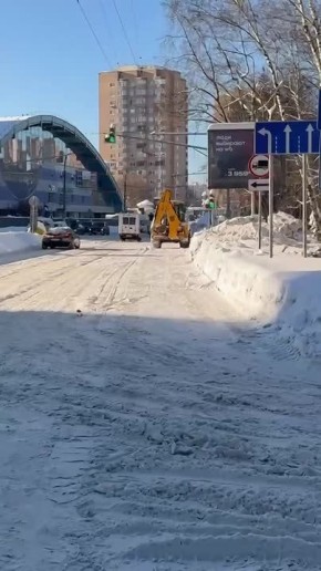 Коммунальные службы убирают снег в Новых Химках