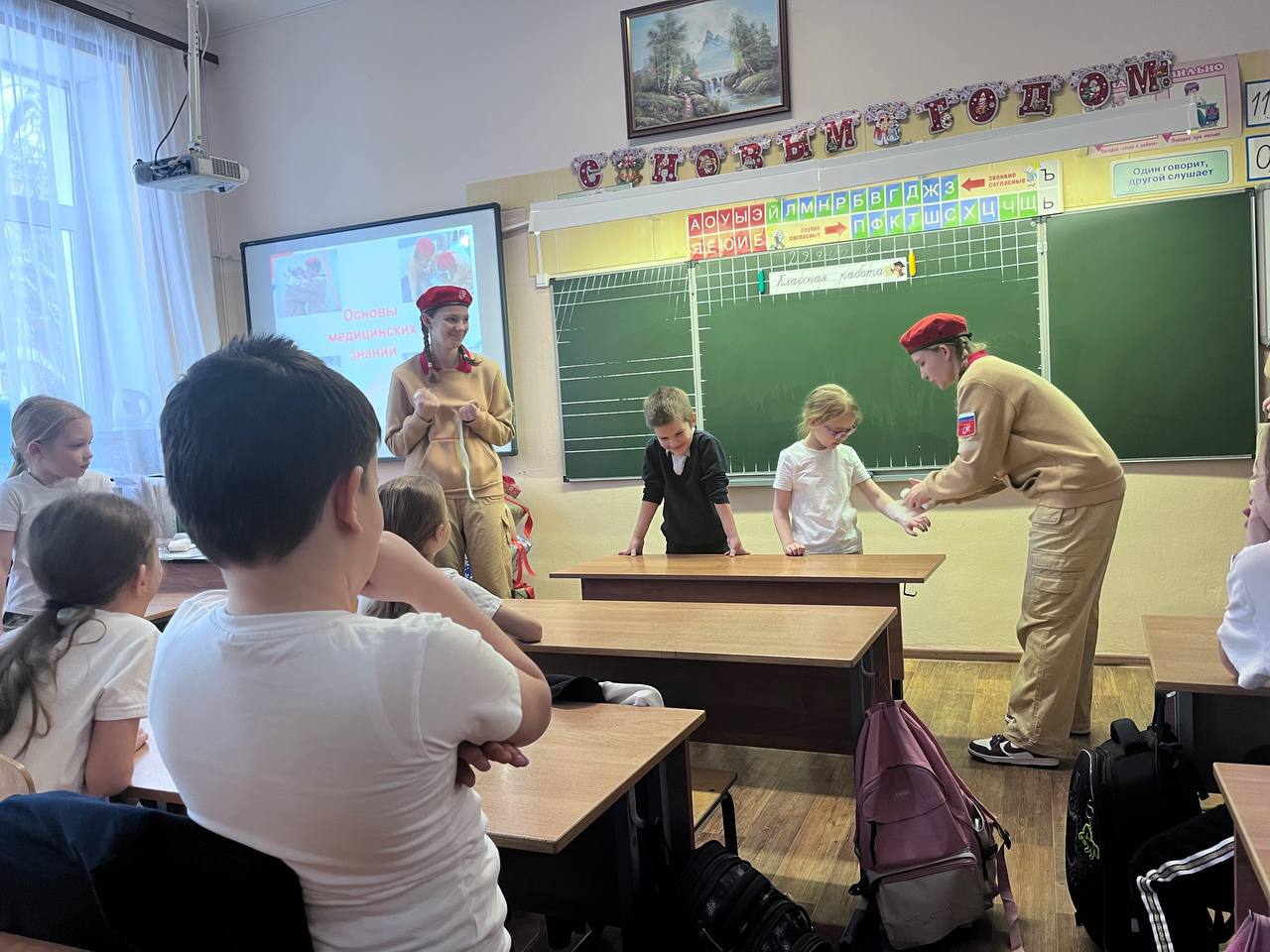 Юнармейский отряд «Комета»: урок мастерства для младших классов в лицее №4 Юнармейский отряд «Комета»: урок мастерства для младших классов в лицее №4