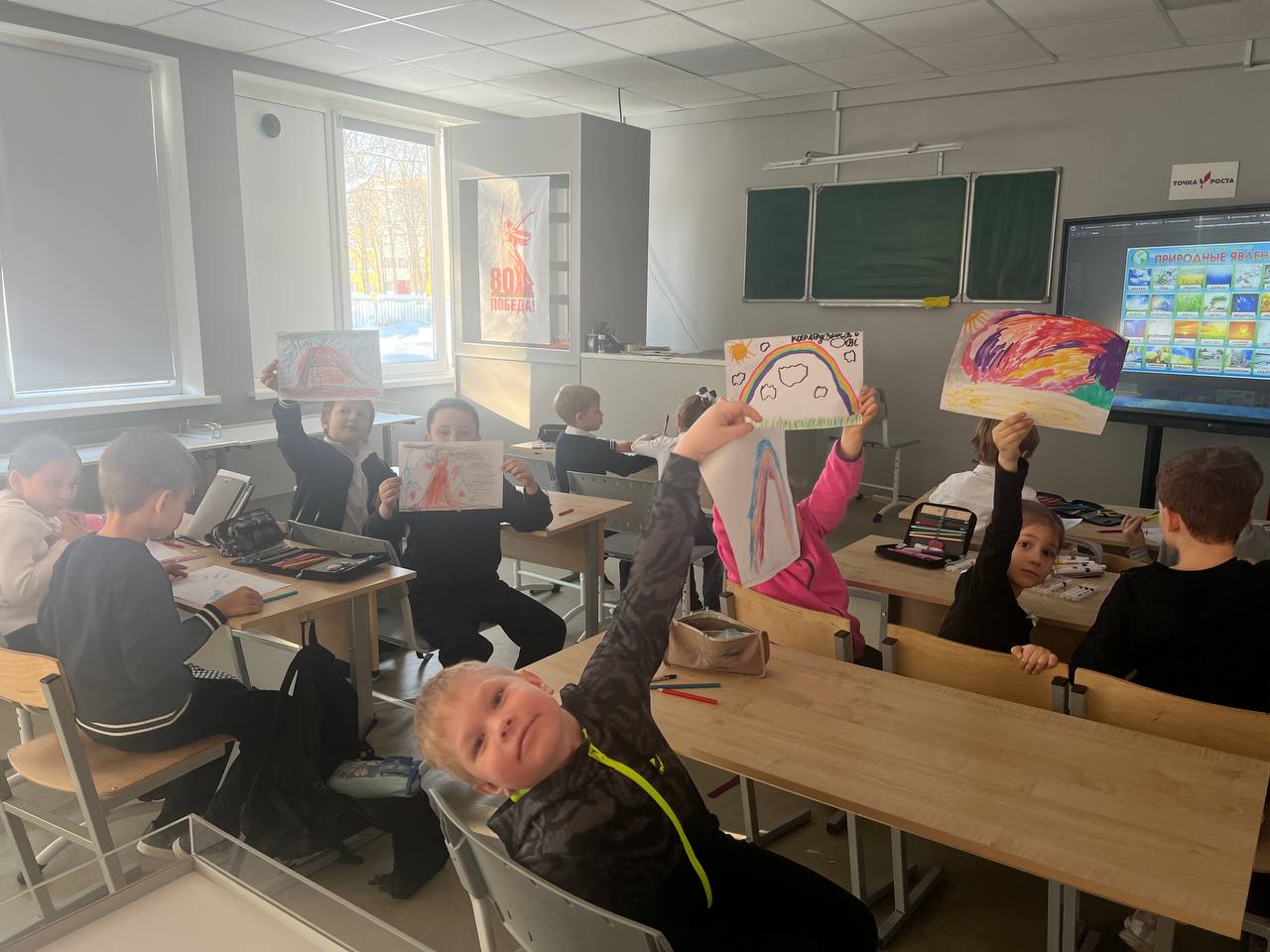 Сегодня наши юные исследователи из 1 "Ж" класса отправились в увлекательное путешествие по миру природных явлений! Мы узнали, почему идет дождь, как сверкает молния и откуда берется радуга Сегодня наши юные исследователи из 1 "Ж" класса отправились в увлекательное путешествие по миру природных явлений! Мы узнали, почему идет дождь, как сверкает молния и откуда берется радуга