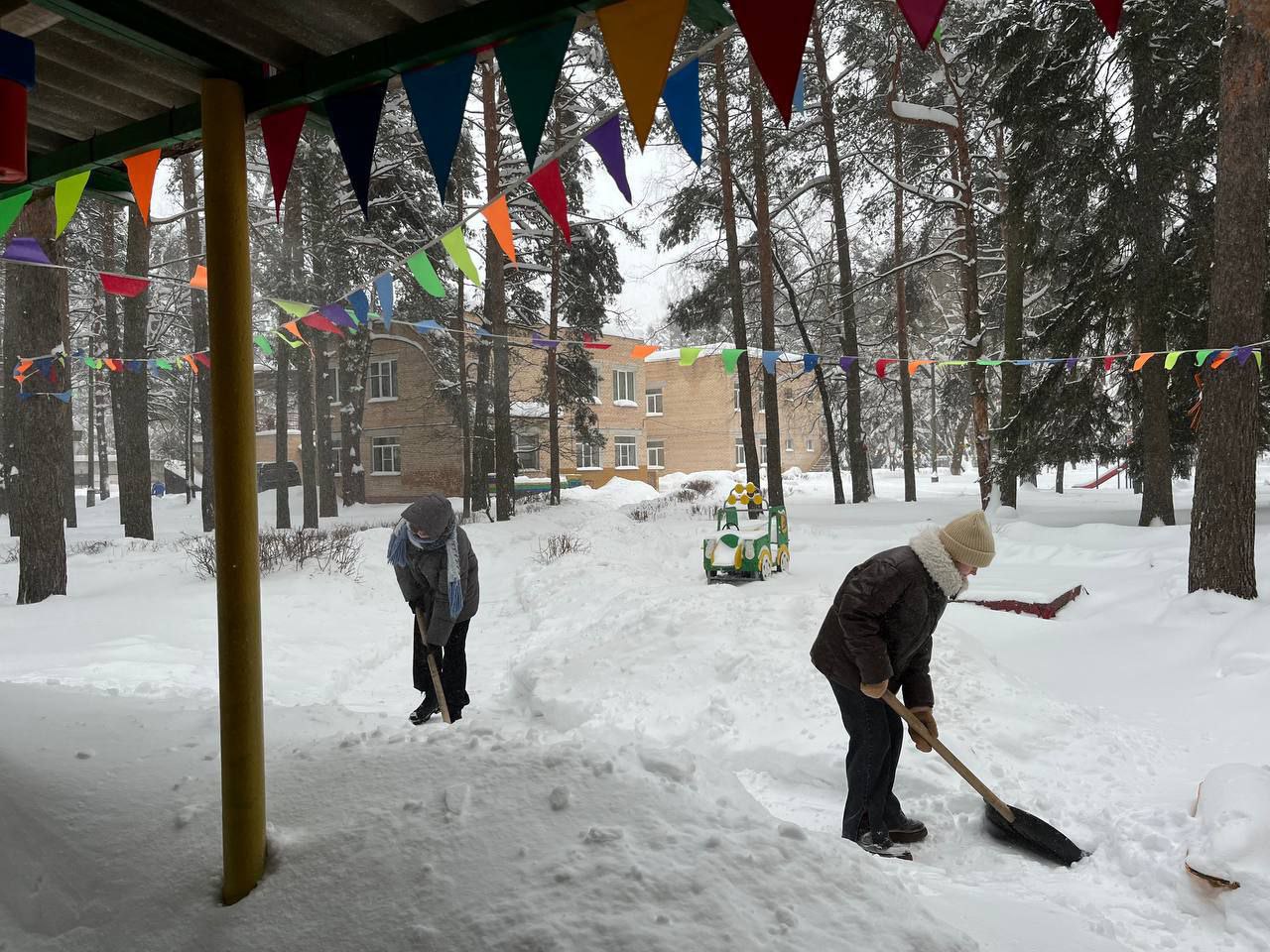 Снежный десант Раменского колледжа на защите социальных объектов Снежный десант Раменского колледжа на защите социальных объектов