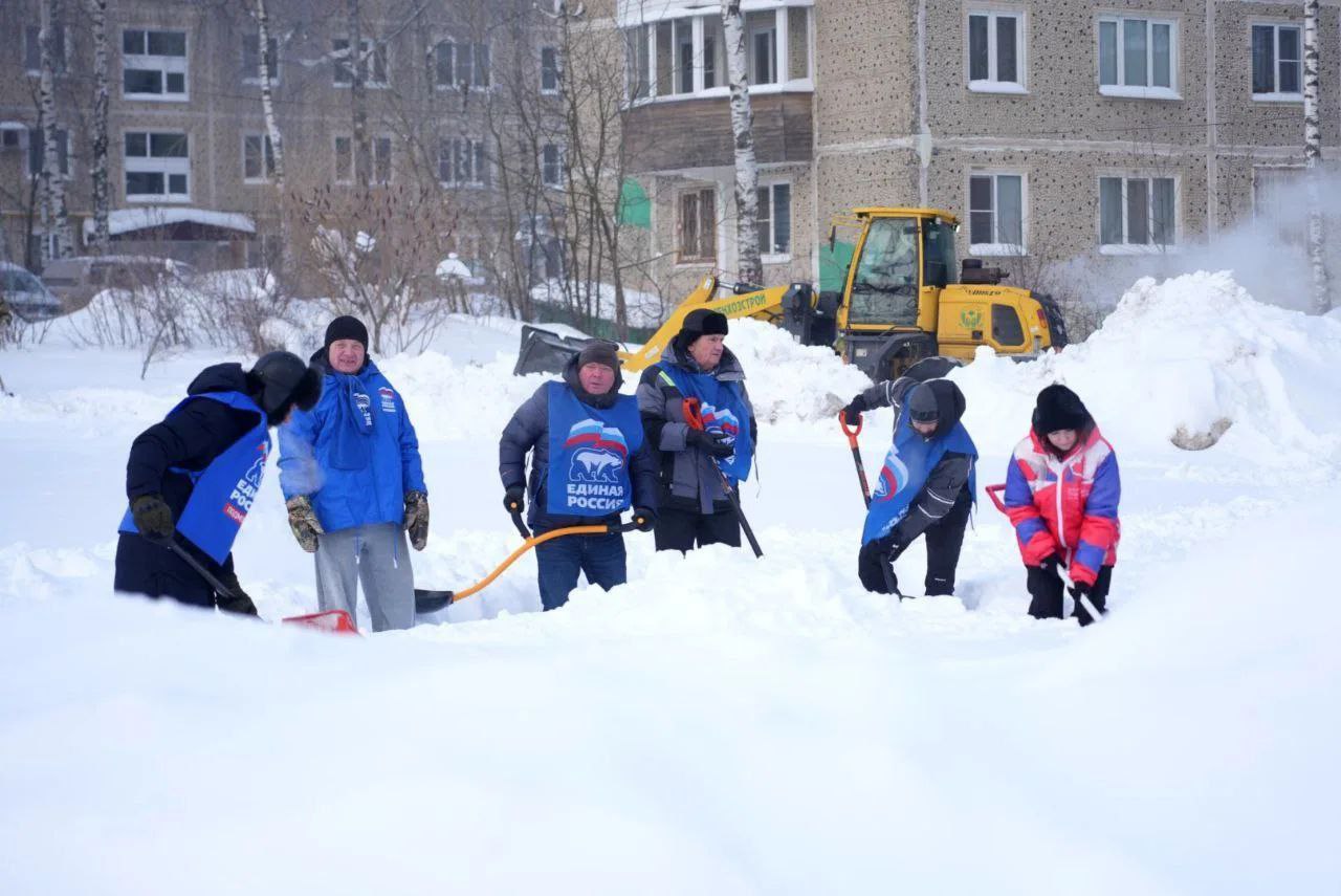 В Сергиевом Посаде прошел масштабный субботник по инициативе партии «Единая Россия» В Сергиевом Посаде прошел масштабный субботник по инициативе партии «Единая Россия»